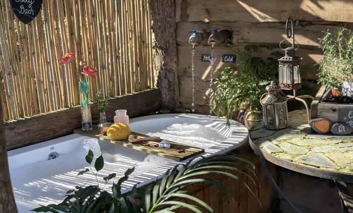 Whether you choose to take your bath in the light or the night, There's always something to marvel at. Listen to the birds by day and look at the star
